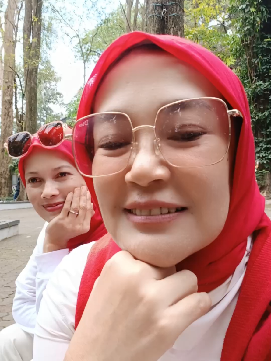 masih tema merah + putih  aman dan damailah  negriku.. buat saudara'ku..kita doakan yg terbaik utk hasil dr perjuangannya