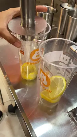 ASMR 2 Fresh Squezed Lemonade #BingxueIndonesia #VoucherTIKTOK #IceCreamBucket #BUCKETList #oneLITERoneMOMEN 