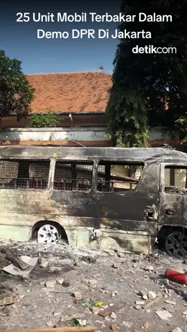 25 Unit Mobil Terbakar Dalam Demo DPR Di Jakarta #demo #dpr #demojakarta