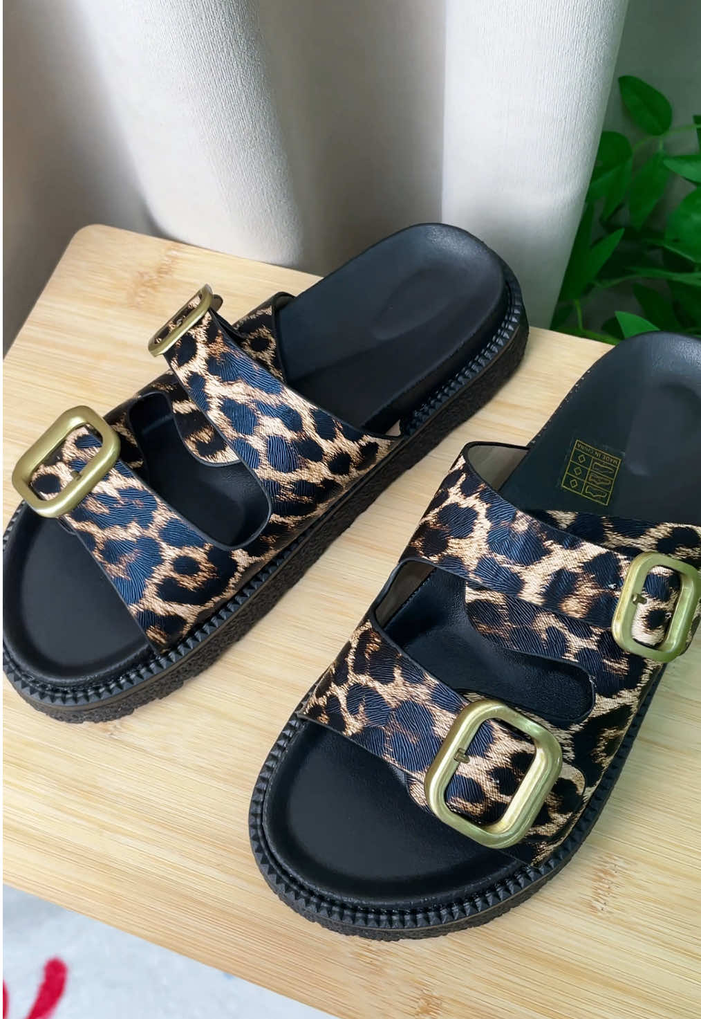 ✨💖💫🤩After a busy day, are you still wearing hard and uncomfortable slippers at home? These soft and non - slip slippers are definitely a home essential! When taking a bath, their excellent anti - slip design gives you peace of mind. When lazily watching TV dramas, the thick and soft soles provide a cozy wrap for your feet. Don't you want to enjoy ultimate home comfort? Send warmth and care to your family, and treat yourself to relaxation. Stock is limited. Place your order quickly!✨💖💫🤩 #sandals #shoes #comfortable #girlfriendgift     