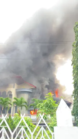 terpantau gedung dprd prov ntb terbakar ! #fyp #lombok 