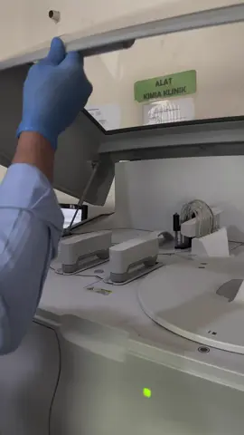 alat kimia klinik full automatic #laboratorytechnician  #analislab  #fyp  #tenagamedis  #anaklaboratorium 