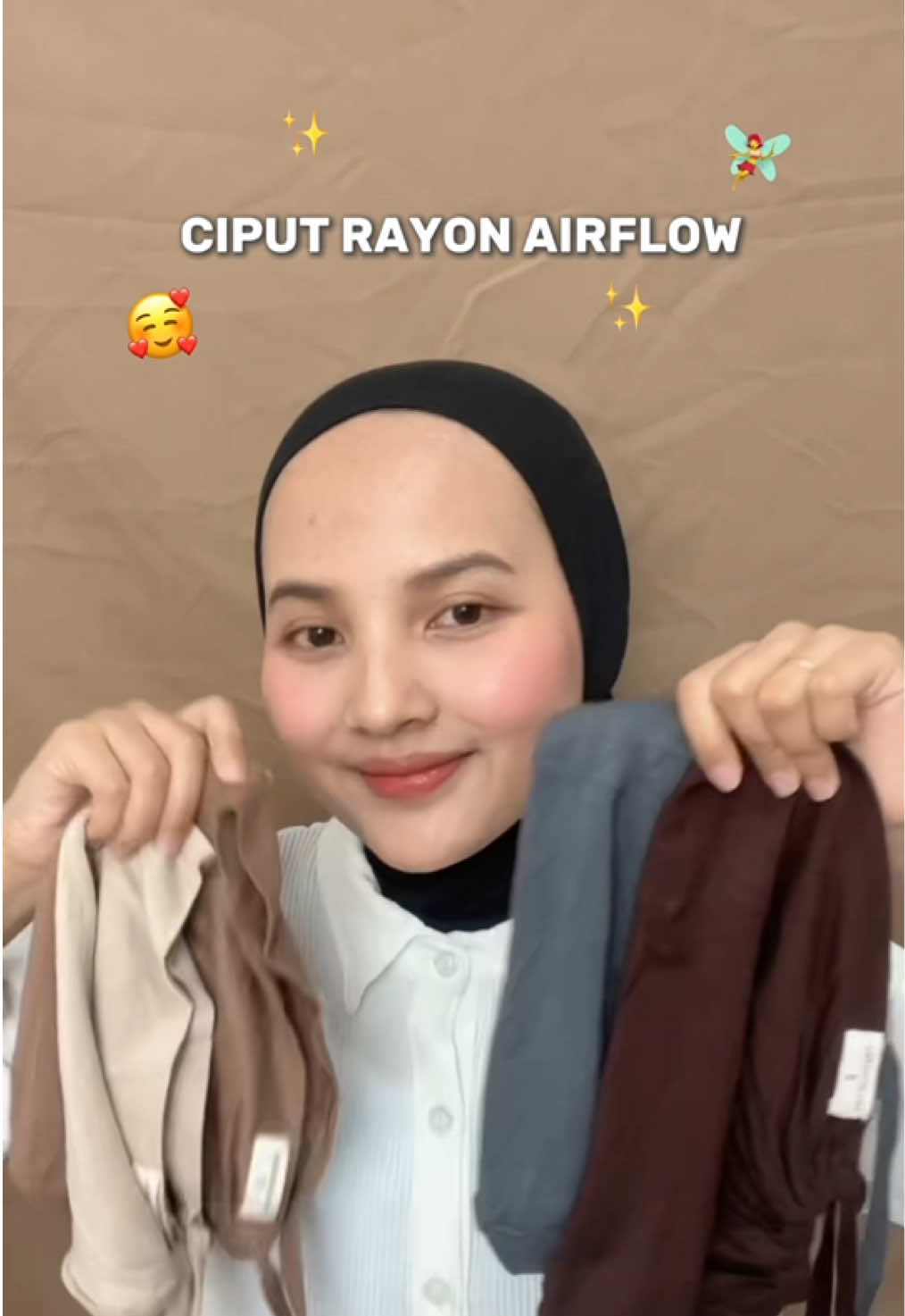 Nyaman sepanjang hari dengan ciput rayon! Bahannya yang adem dan anti gerah bikin kamu makin betah beraktivitas. Must-have item!🧚‍♀️ #ciputrayon #ciputhijab #ciputtali 