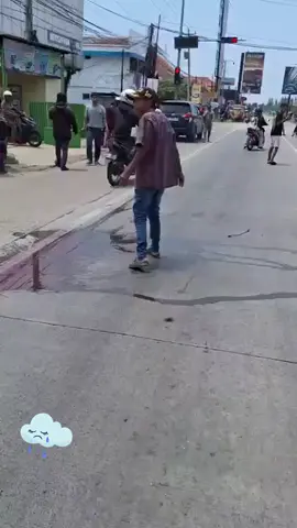 Kecelakaan Beruntun Depan Dealer Comal Abadi Motor (Blandong) Pemalang - Jawa Tengah