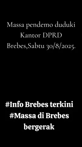 #Brebes_terkini @Pendemo merangsek duduki kantor DPRD Brebes, Sabtu 30/8/2025.