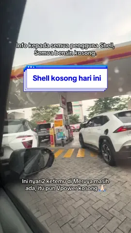 Efek demo, semua bensin di Shell (Jakarta Barat) kosong, alamat saya nyari2 dulu sampe ke pelosok. Ketemu di Meruya. Semoga besok sudah ada lagi. #shell #shellindonesia #demo 