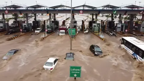 flood lahore🌨️🤲 #foryoupage❤️❤️ #flood #tiktok #viral #onemillion #ai