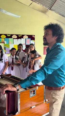 ඔරුවක පාවෙමු...ආදරණීය දරුවන් සමග