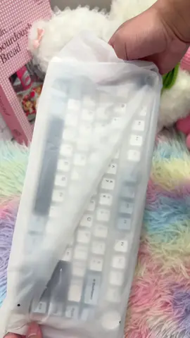 #gamingkeyboard #mechanisch #rgbkeyboard #GamingSetup #gaminggear #keyboardasmr #zockenzimmer #produkttest #tiktokdeutschland #fyp #fürdich #viral #trending #tiktoktrend #unboxing #techgadgets #zocker #gamerdeutschland #pcsetup #gamingtok