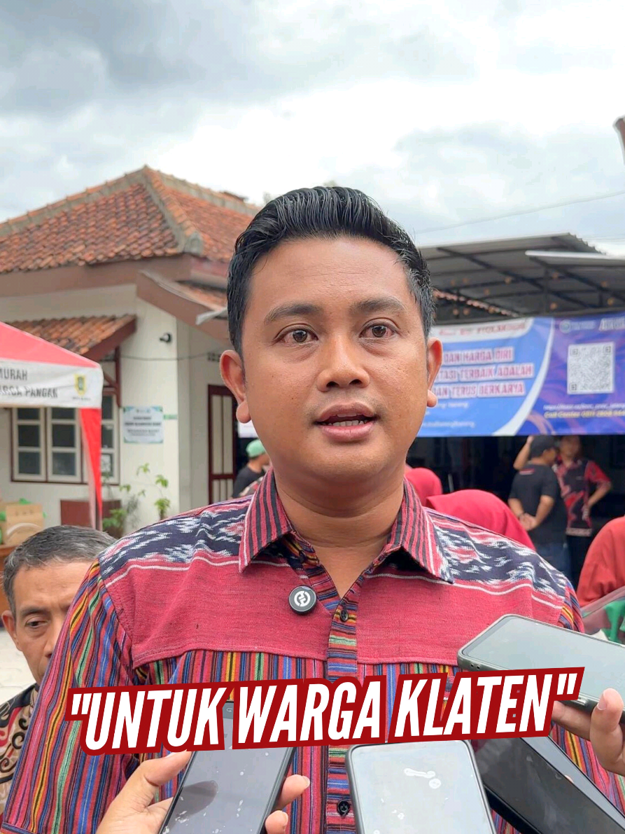 Kami atas nama Pemerintah Kabupaten Klaten turut mengucapkan duka cita yang mendalam atas meninggalnya Alm. Affan Kurniawan, semoga beliau diampuni segala dosa & kesalahan , diterima amal ibadahnya serta mendapatkan tempat yang terbaik di sisi-Nya. Kami juga menghimbau kepada seluruh masyarakat Klaten agar selalu menjaga diri dan keluarga masing-masing agar tidak terprovokasi. Mari kita jaga kondusifitas Klaten bersama-sama agar Klaten tetap adem ayem. Pemerintah Kabupaten Klaten selalu terbuka untuk berkomunikasi, berdiskusi, dan akan memfasilitasi kebutuhan masyarakat. Jika ada kritik, saran dan masukan, sekarang kita sudah membuat kanal aduan namanya Lapor MasBup, monggo bisa menghubungi nomor 08567567333. Kanal ini terkoneksi dengan seluruh elemen Pemkab Klaten. Sehingga segala permasalahan berkaitan pemda akan terjawab dengan LaporMasBup. Maturnuwun. #bupatiklaten #klatenkeren #klaten #hamenang #4u 