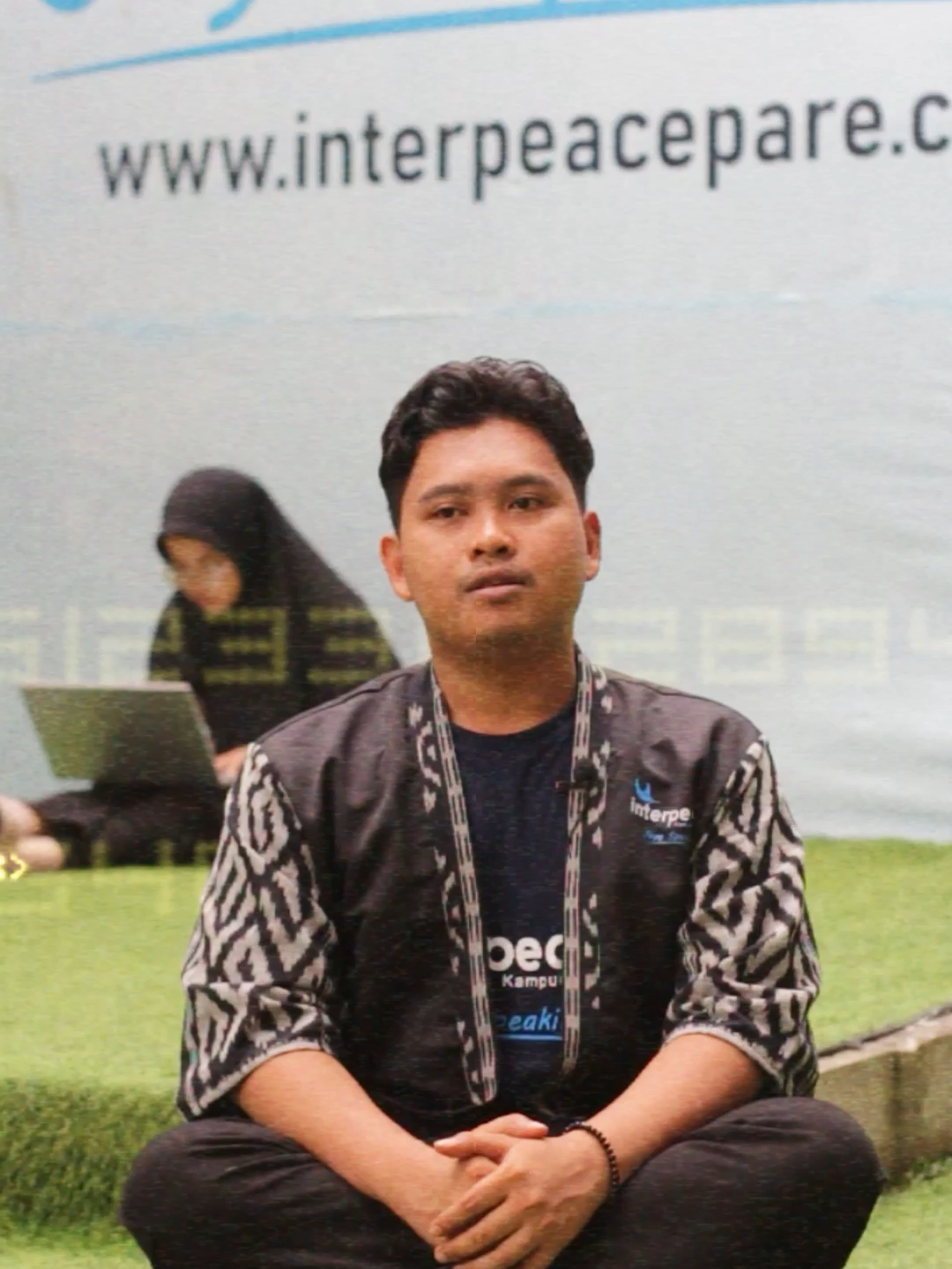 BELAJAR BAHASA INGGRIS DARI NOL CUMA DALAM DUA MINGGU? Yuk simak cerita dari brother Jalal dalam bahasa inggris yang telah belajar di Interpeace selama 2 minggu dan berhasil mencapai level starter. Level Belajar di Interpeace starter to advance 1. Starter A1 (2 minggu) 2. Beginner A2 (1 bulan) 3. Elementary A2+ (1,5 bulan) 4. Pre Intermediate B1 (2 bulan) 5. Intermediate B1+ (2,5 bulan) 6. Upper Intermediate B2 (3 bulan) 7. Pre Advance B2+ (3,5 bulan) 8. Advance C1 (4 bulan) Brother Jalal sudah membuktikan bahwa Learning english selama 2 minggu berhasil mencapai level starter meskipun tanpa basic! Karena di Interpeace metode belajarnya REAL SPEAKING. Sekarang Giliranmu! ⚠️ KURSUS SPEASIALIS JAGO SPEAKING KAMPUNG INGGRIS PARE INTERPEACE ⚠️ Info Kursus & Pendaftaran : 📱 : 081394876096 🌐 : www.interpeacepare.com Atau langsung ke office kami 🏨 : International People Center [Interpeace] 📍 : Jl. Selasih No.2A, Tulungrejo, Kec. Pare, Kabupaten Kediri, Jawa Timur 64212 #kampunginggris #pare #kampunginggrispare #learningenglish #improvingenglish  #bahasainggris #english #kursusbahasainggris #kursusanbahasainggris #kampunginggriskediri #kampunginggrisparekediri #belajarbahasaInggris  #speakingenglish #bahasaInggris #englishcourse  #interpeacekampunginggris #kampunginggrisinterpeace #lancarspeaking kampung inggris kampung inggris pare