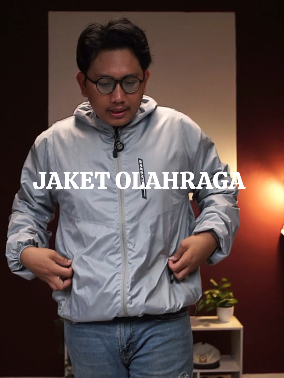 Jaket Olahraga parasut yang looksnya keren dengan varian warna silver #jaketolahraga #gym #jaketrunning 