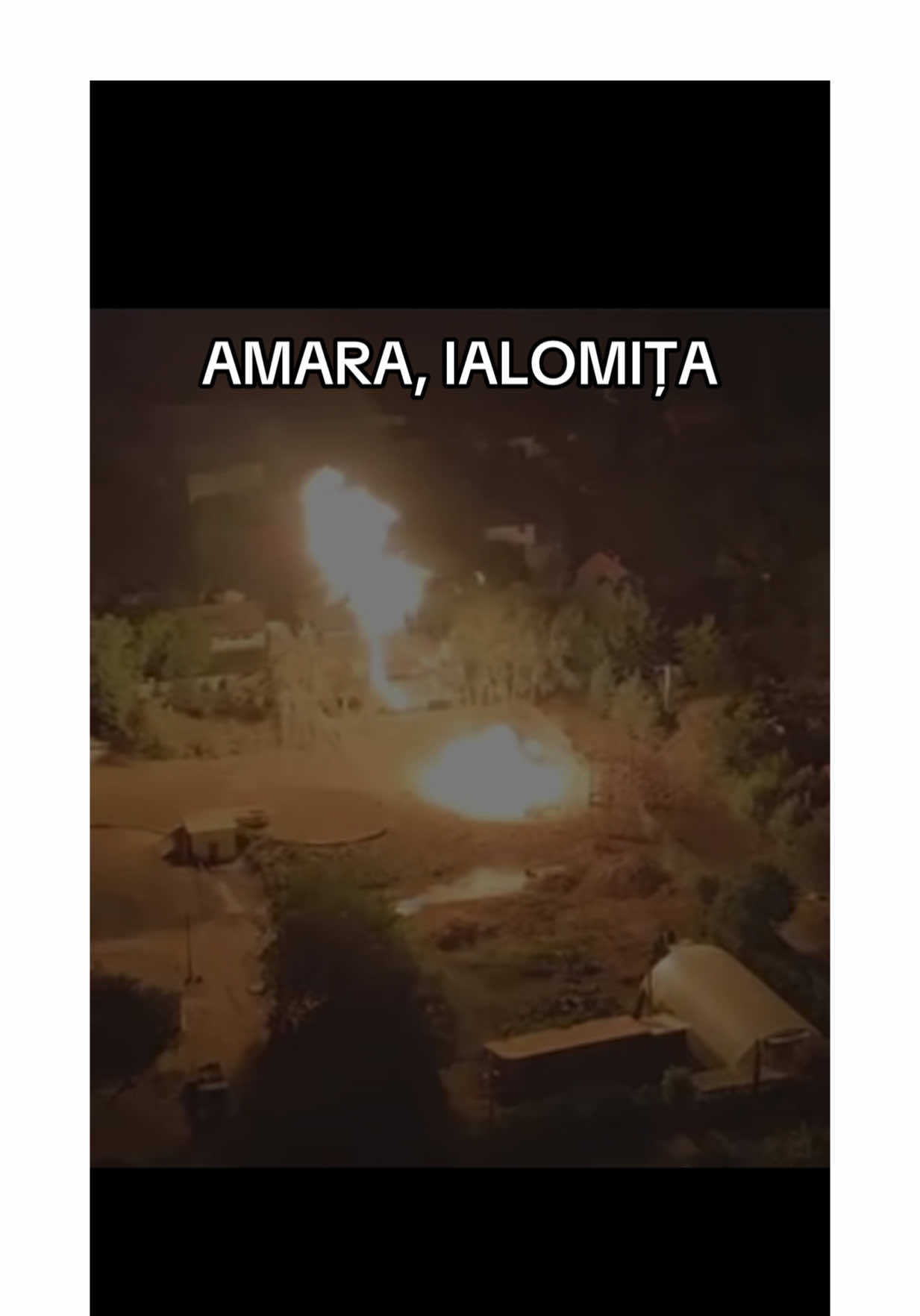 În localitatea Amara, Ialomița, un foraj de 284 metri a declanșat un jet masiv de apă, gaze toxice și materiale solide, cu înălțimi de până la 60 metri. S-a  format un crater de 40-50 metri, iar jetul s-a aprins, cu flăcări vizibile. Echipaje ISU Ialomița, specialiști CBRN, ISU Călărași, Garda de Mediu, Apele Române și autoritățile locale sunt la fața locului și gestionează situația. A fost trimisă și o autospecială cu roboți din București-Ilfov pentru intervenția în condiții de risc. Măsuri luate: zonă de risc pe 300 m, evacuarea a 270 de persoane din 144 de locuințe, sistarea utilităților, restricții de acces și trafic, RO-ALERT emis și pregătirea spațiilor de cazare temporară.  Intervenția pompierilor de a încerca să lichideze focul ar fi fost prea periculoasă.  “În niciun caz nu vom stinge focul, intenționat, deci îl mai lăsăm, ca să ardă gazul”, a spus Raed Arafat într-o intervenție telefonică. IGSU informează în această dimineață că erupția de gaz s-a oprit, în timpul nopții, iar incendiul a fost lichidat. În tot acest timp, pompierii au răcit zona din jurul craterului pentru a preveni extinderea incendiului la casele din jur. #fyp #viral 