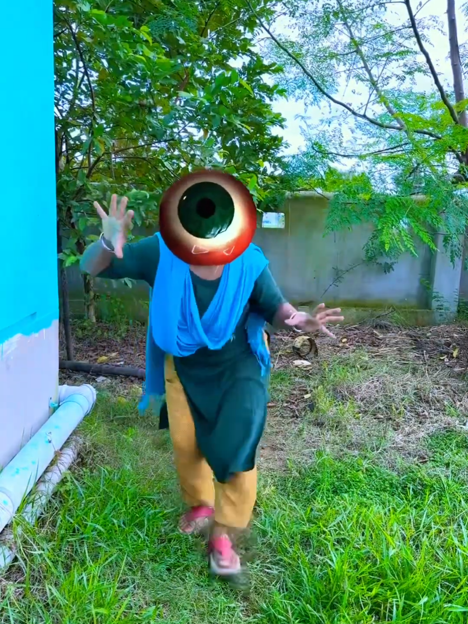 Hamare pichhe ye kya 🤗🤣🥰  #tiktok #kids #foryou #mistihappylifestyle #viral
