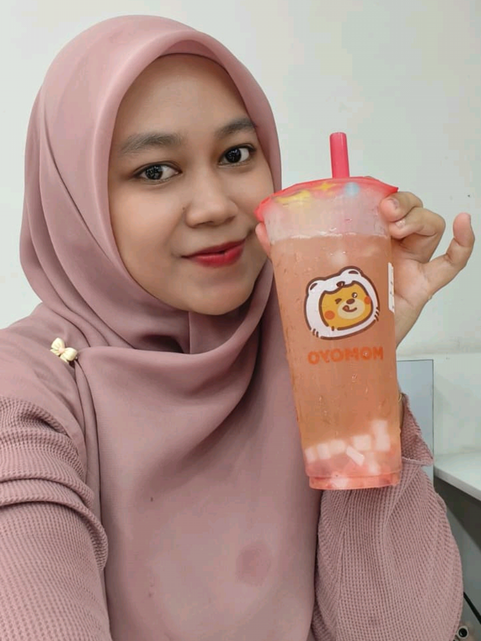 Nyeselll banget Beli Momoyo langsung ke Kasir 😭 ternyata klo beli pake voucher  TikTok jadi lebih Hemat 😭😭  Cara nya cuma Klik Tag Lokasi di vt ini, trus beli vouchernya sesuai menu pilihan, klo udh muncul barcode tinggal tunjukkin ke Kasir, diskon nya lumayan bgt 😭😭😩😩 #promomakangajian #jelajahakhirpekan #promomomoyo #jelajahbegah #jelajahkuliner 