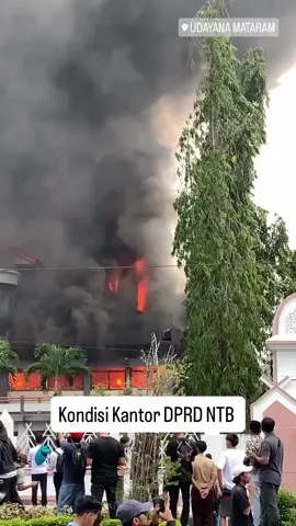 Kondisi Kantor DPRD NTB saat ini… (30/08/2025) Sc: anak.kandung_