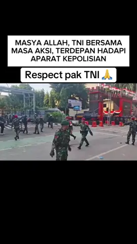 TNI bersama masa aksi dan terdepan menenangkan masa #wonglucunepati #demo #tniindonesia🇮🇩 #polisi #masyarakat 