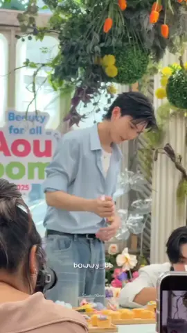lucu banget ih pas Boom minta tolong ke Aou 🤭🤏🏻💓💓💓 #aouboom #aou_tnbknr #besevboom #ITSSKINxAouBoomCafe 