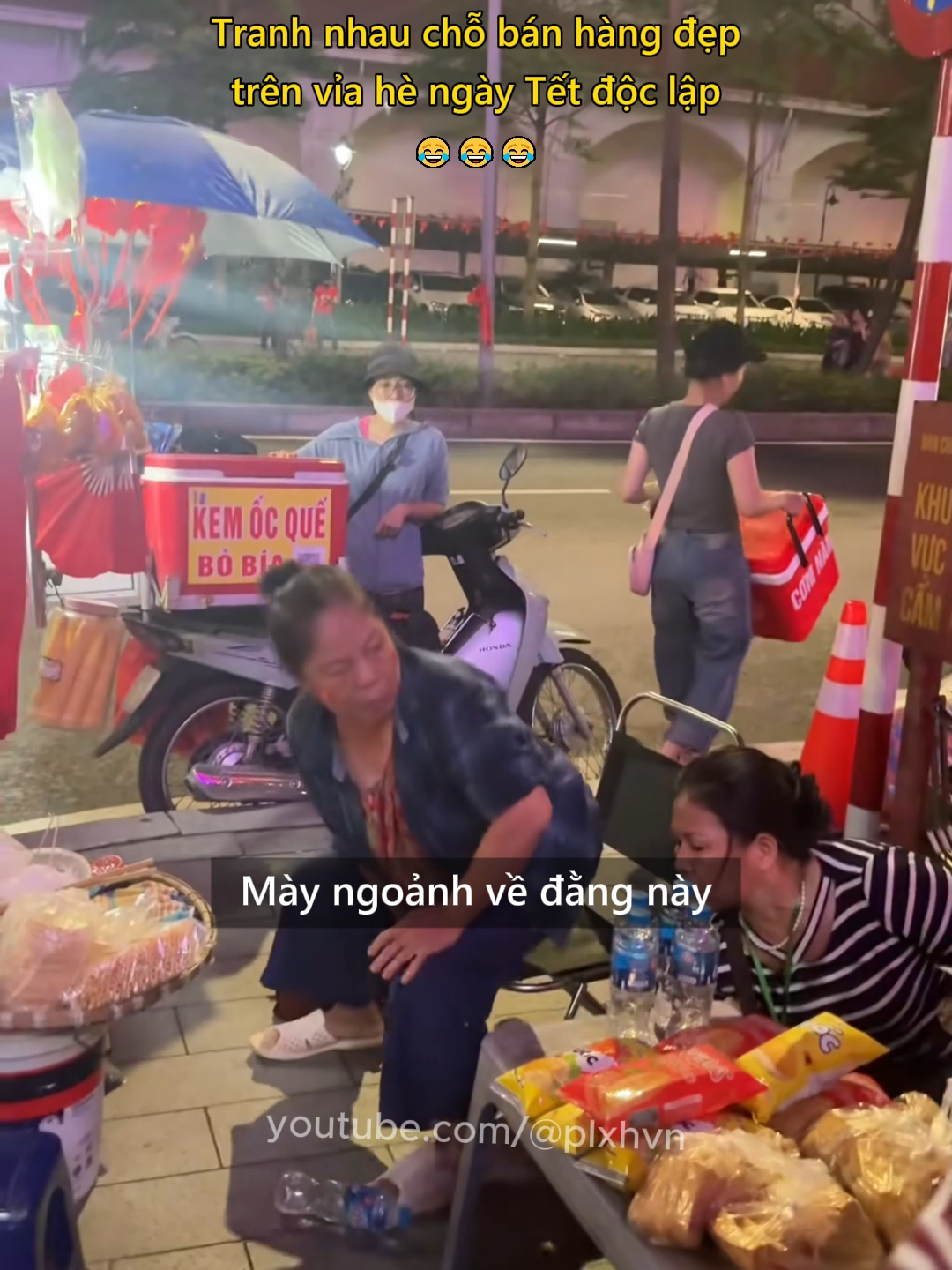 Tranh nhau chỗ bán hàng đẹp trên vỉa hè ngày Tết độc lập 😂 #vanhoa #xahoi #hanoi #plxhvn #phapluatxahoi