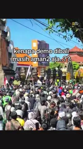 yang demo dibali kebanyakan pendatang makanya jumlahnya sedikit,makanya gampang ditangani polisi,warga bali sadar kalau demo ujung2 rusuh bakar sana sini dan itu pasti berdampak ke pariwisata,tidak ada larangan untuk demo selama berjalan damai,rahayu🙏#demodpr #bubarkandpr #bali 