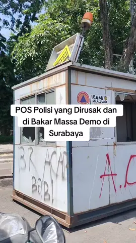 Aksi Brutal Demo Surabaya Rusak pos Polisi #poldajatim #wong_jowo_86 #fyp #fypシ゚viral #polisiindonesia 