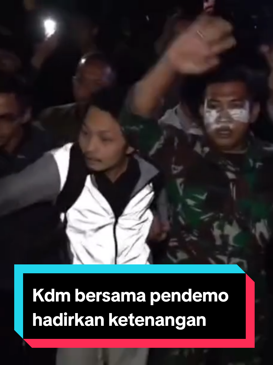 Kang dedi mulyadi hadir untuk menenangkan pendemo  #kdm #demo #xyzbca #fyp #kangdedimulyadi 