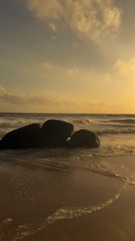 මායාකාරී හවස්වරු ♥️🌊 #ungi #flyppppppppppppppppppppppppppppppp #beachvibes #downsouth #viralvideos 