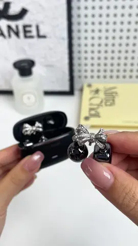 Good earphones don’t have to be expensive. This pair of droopy earphones combines all the advantages, with good looks and multiple functions, and most importantly, they are still on sale!#earbudswireless #ClipOnEarbuds #BudgetTech #headphones #affordablefinds #WirelessEarbuds #trending #bestlifefinds_#auricular!!! #Kahlatalk #Kahlatech #kahlaDeals #TikTokShopDealsforyoudays. #DealsForYouDays #DealsForYou #TreasureFinds #2024BackToSchool #spotlightfinds #spotlightfashion #fallstraw#fallstraw#TechObsessed #RushReady #FallDealsForYou#fyp#goodstuff#goodthi #halloween#halloween2024#blackfrida #blackfriday2024#tiktokshopblackfriday #tiktokshopvalentinesday2025 #couplegifts2025 #tiktokshopspringsale2025 #tiktokshopbacktoschool 