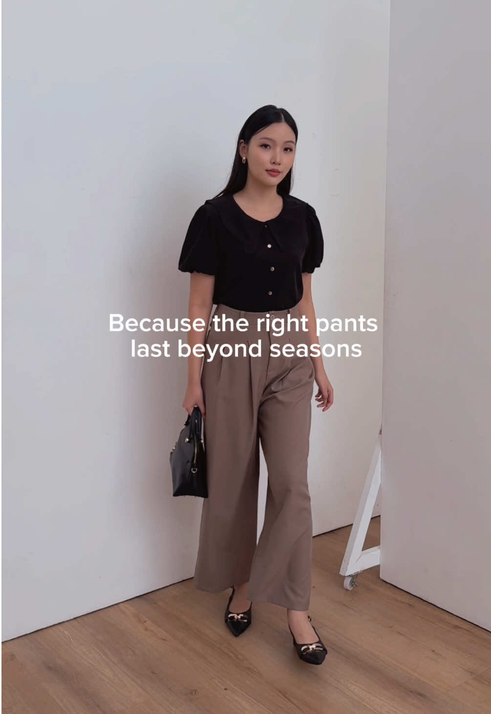 Smart enough for work, comfy enough for daily ☕ Thea Pants hadir dengan pleats yang bikin looks kamu lebih ramping dan jenjang! Truly the best investment for your wardrobe ✨ #promomakangajian #fypシ゚viral #OOTD #viralvideo #outfitideas #plussize #paydaysale #ootdinspo #fyp #ngantor #bajungantor 