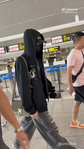 baru aja bahagia karna Li jiasen balik dari hiatusnya, eh tiba