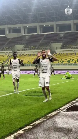 Gol ke 4️⃣ untuk Maxwell ✋😛🤚 #Persija 
