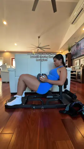 30 minutes of me time before school drop offs🥰 4x8-12 for each exercise.  #fitmomlife #momfitnessjourney  #postpartumfitness #workoutroutine #athomeworkout  Busy Mom workout routines  