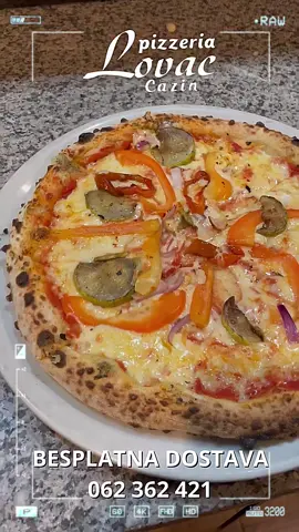 Naše pizze osvajaju na prvi zalogaj – uvijek svježe i pune okusa! 🍕 Nazovi i uživaj uz besplatnu dostavu na broj 📞 062 362 421. #pizzerijalovac #pizzalovers #cazin #besplatnadostava #najboljepizze🍕 