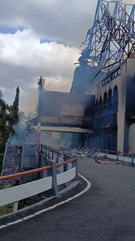kondisi Gedung DPRD PROVINSI NTB luluh lantah di bakar pendemo..neginilah kalo rakyat marah