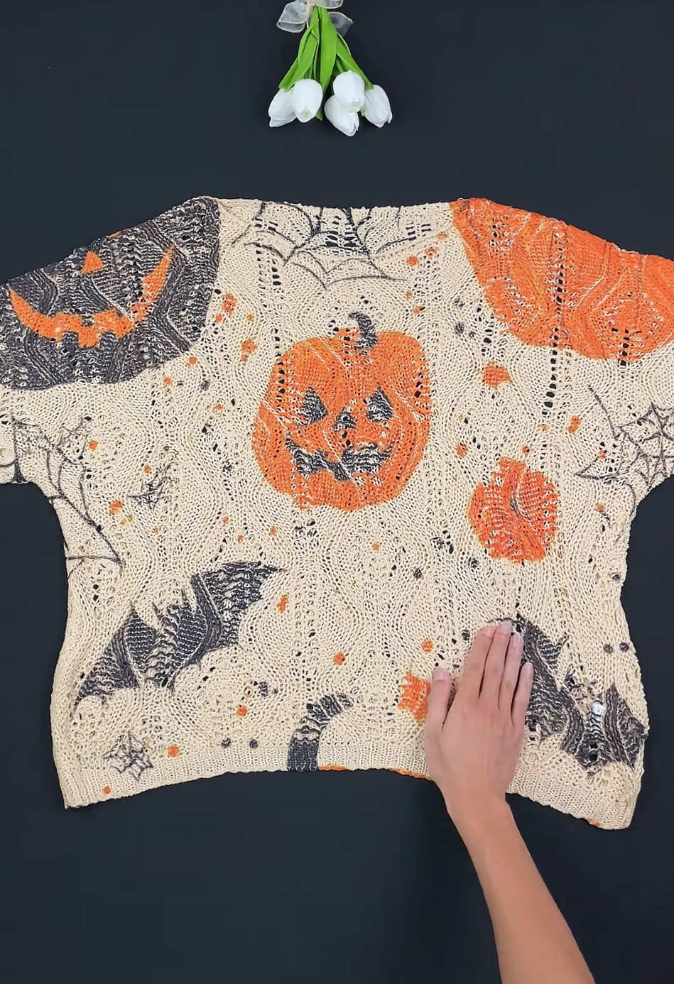 Spooky & chic!#HalloweenTop #PumpkinPrint #KnitSweater #RelaxedFit #BatWingSleeves #FallFashion#TikTokShopLaborDaySale#spotlightfinds#TikTokShopRestock 