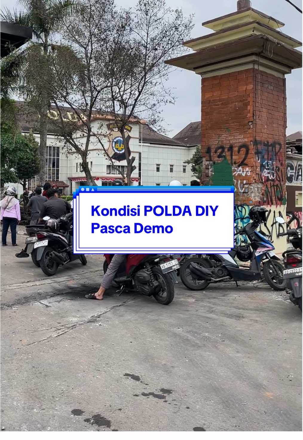 kondisi terkini pasca demo di Polda DIY. . #demokrasi #polda #ojol #demo #jogja24jam