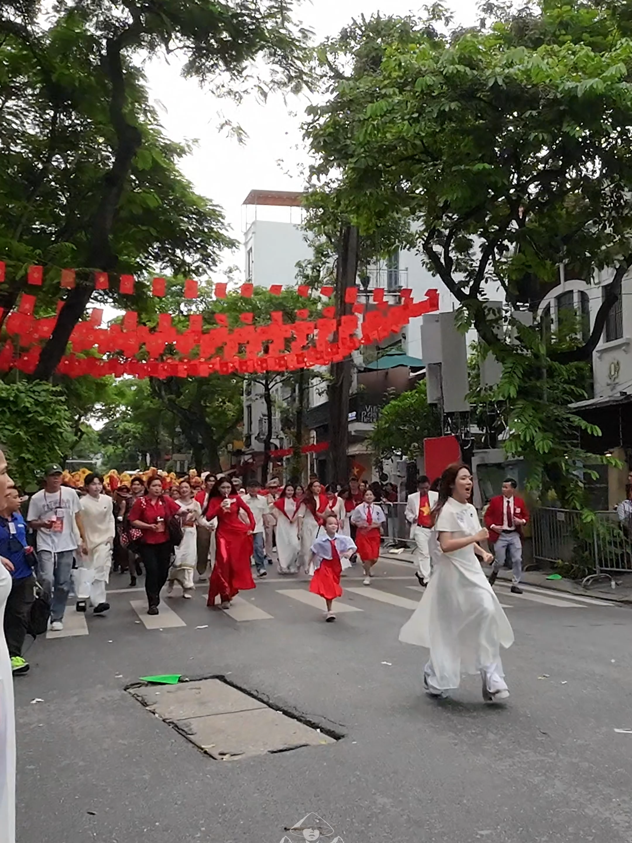 HÒA Minzy và Đúc Phúc chạy té khói tại Tổng duyệt A80 #taybackythu #a80