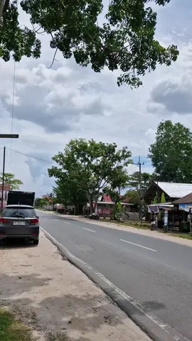 Dijual tanah lokasi premium Jl. Mahir Mahar (Lintas PKY-BJM) Depan Masjid Kubah Hijau Luas : 50 × 240 m Dijual tanah lokasi premium di Jalan Mahir Mahar lintas PKY-BJM, tanah siap bangun dengan lebar 50, panjang 240 terletak didepan Masjid Kubah Hijau, dekat Alfa dan Indomaret, dekat bengkel Suburban, hanya berjarak kurang lebih 600 meter dari Bundaran dan Lampu merah perempatan Kereng-Rta Milono, lokasi sangat strategis, siap pakai, akses jalan aspal mulus. Cocok untuk dibangun Bengkel, gudang, SPBU, ruko, toko, kantor, perumahan, rumah sakit, klinik, hotel, rest area, dll. Surat Sertifikat Hak Milik langsung tangan pertama, aman bebas sengketa. Harga : 5,5 M nego sampai deal💸 Minat hub Rini Wulan 082155772442 #tanahkavlingpky #tanahmurahpalangkaraya #tanahmurahpky #tanahmurahpalangka #tanahjualpalangka #tanahdijual #tanahkavling #tanahdijualpalangka  #tanahdijualpky #tanahjualpalangkaraya #tanahdijualpalangkaraya #tanahkavlingmurah #palangkarayahitz #palangkaraya #palangkarayakotacantik #kalteng #kaltengberkah #kalimantantengah #infopky #riniwulanproperty 