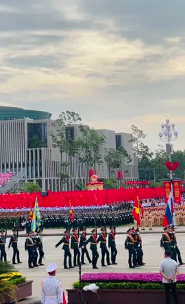 Khối Liên Bang Nga sải bước trong buổi tổng duyệt ngày 30/8 tại Quảng trường Ba Đình vừa ngầu vừa như cột điện di động😆😆😆#A80 #quandoinga🇷🇺 #bodoi #dieubinh #viral #xuhuong #quansu#russia #xuhuongtiktok 