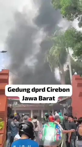 Live Gedung Dprd Cirebon menya  #live#cirebon #jawabarat#demo #dprd 