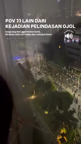 🔖 Affan Kurniawan bukanlah demonstran… ia hanya seorang yang sedang mencari nafkah. Namun nyawanya terhenti di jalanan, terlindas mobil aparat. Satu pertanyaan yang tertinggal: “Mengapa rakyat kecil selalu jadi korban?” 💔 Mari kita doakan almarhum. 🙏 Mari kita suarakan keadilan. ✊ Mari kita pastikan… jangan ada korban sia-sia lagi. Kalau kamu sepakat nyawa rakyat harus dilindungi, tuliskan di kolom komentar: 👉 “Keadilan untuk Affan”   🚧 📌 Kronologi Singkat Insiden Pada malam 28 Agustus 2025, terjadi kerusuhan saat unjuk rasa di sekitar Gedung DPR/MPR RI, kawasan Pejompongan, Jakarta Pusat.  . Dalam kekacauan itu, sebuah kendaraan taktis Brimob—jenis Rimueng atau 