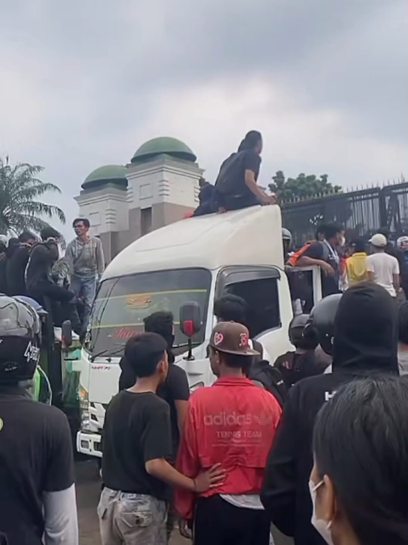 Demo 30 Agustus 2025 Di Jakarta, Di Depan Dedung DPR #demo #demodpr #demohariini #jakarta #viral 