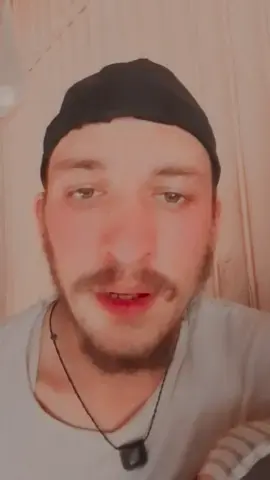 ،