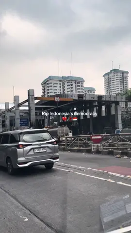 Sedih lihat jakarta pagi ini, banyak fasilitas umum yang rusak 😢 #CapCut #demo #demojakarta #demojakartaharini #ripindonesiaku 