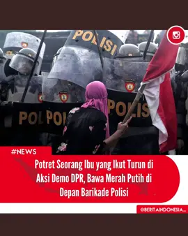 Seorang ibu berkerudung pink yang turut dalam aksi demo di DPR pada 28 Agustus kemarin menjadi sorotan netizen. Ibu tersebut dengan percaya diri berdiri di depan barikade polisi. Di tangannya, ia membawa bendera merah putih. Ibu tersebut juga terekam meneriaki dan memarahi barisan polisi. Seorang pengguna X dengan akun handri003 yang merupakan anak dari ibu itu sempat bercerita jika ibunya belum pulang hingga pukul 9 malam. Ia pun membuat cuitan di akunnya yang menjadi viral, Hingga akhirnya, pada pukul 10.27 malam ia mengabarkan jika ibunya telah pulang. Saat ditanya ibu kemana, ibu itu hanya menjawab 