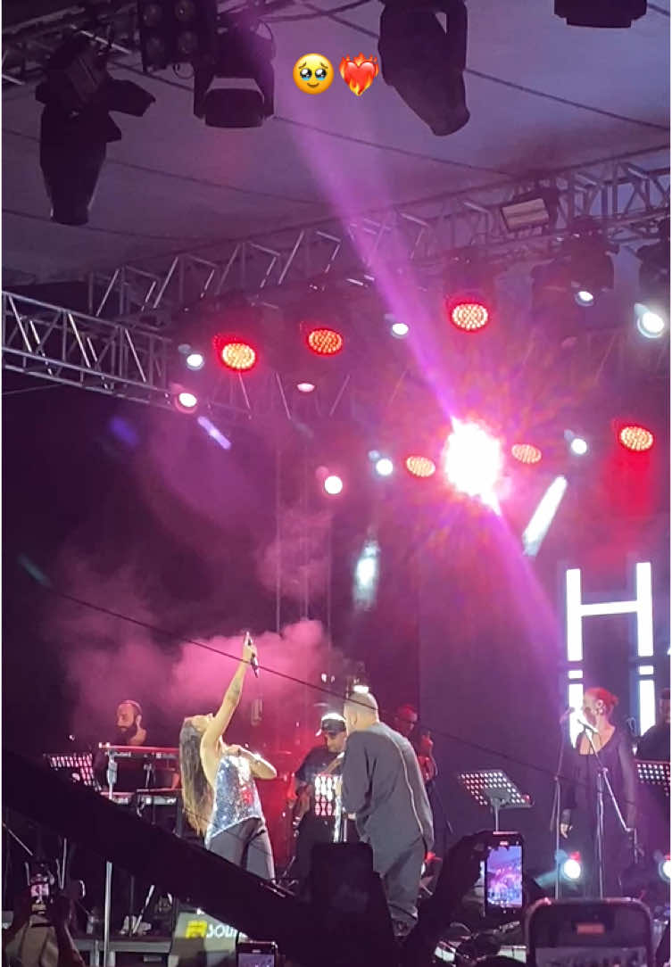Birazda hande ünsal’ı abartabilir miyizzzzz muhteşemdiiii 💃🏼#handeünsal #klarnet #konser #fyppppppppppppppppppppppp 