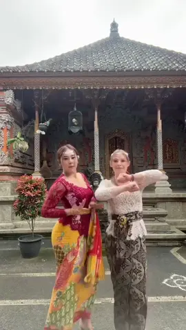 Kakak adik🤍🙋🏼‍♀️🙋🏽‍♀️ #viral #trends #bali #sister #tik_tok @Moms 