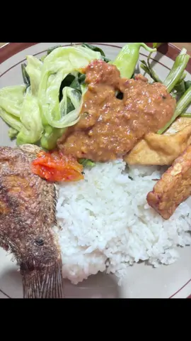 #nasipecel #pecel #kembangturi #ayam #kuliner #makanan #kulinerbalikpapan #bumbupecel #balikpapan #balikpapantiktok #balikpapancity nasi pecel kembang turi 🥰