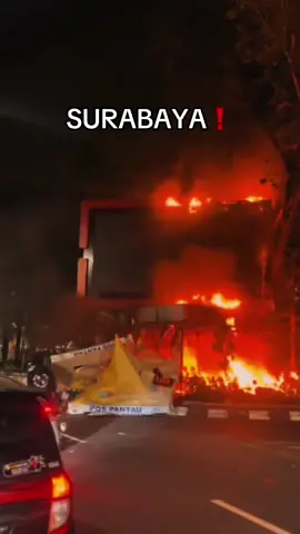 Demo Di Surabaya Kacau🔥 #indonesiaterkini #demodpr #dpr #polisipembunuh #surabayaterkini 