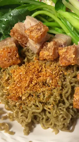 🥬 คิดเมนูไม่ออก ต้องลอง #บะหมี่หมูกรอบ #หมูกรอบ #หมูกรอบsnook #หมูกรอบอบ #ไม่มีไขมันทรานส์ 